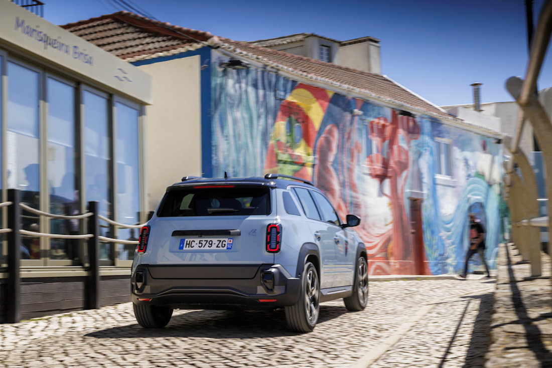 Renault-4-e-tech-2025 (22).jpg