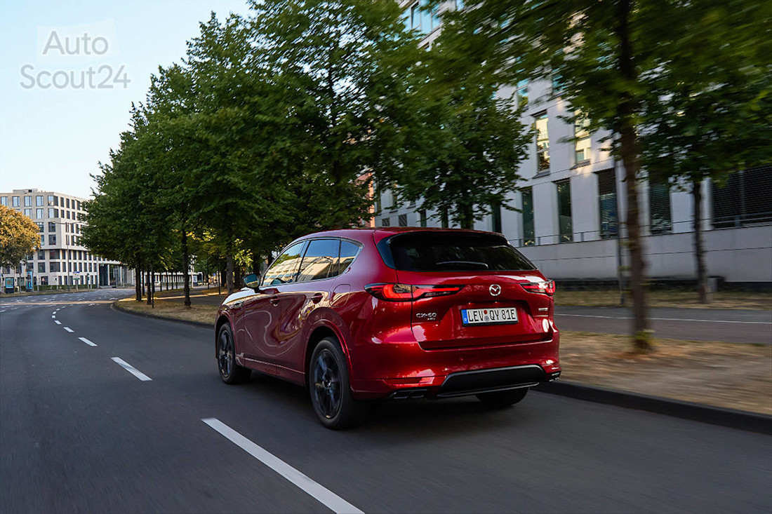 MazdaCX-60_Homura_Germany_act_-(19).jpg