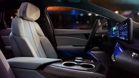 Editorial my25 cadillac optiq sport skycoolgray interior 004