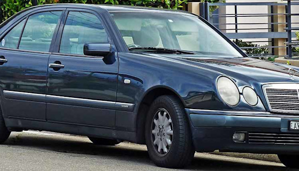 Mercedes-Benz E 230
