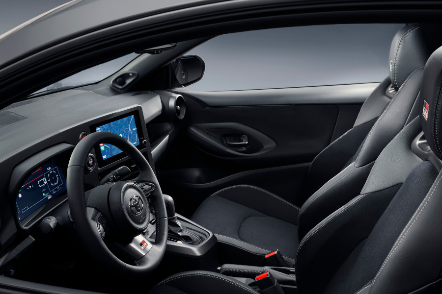 interior-toyota-gr-yaris-2024 (12).jpg