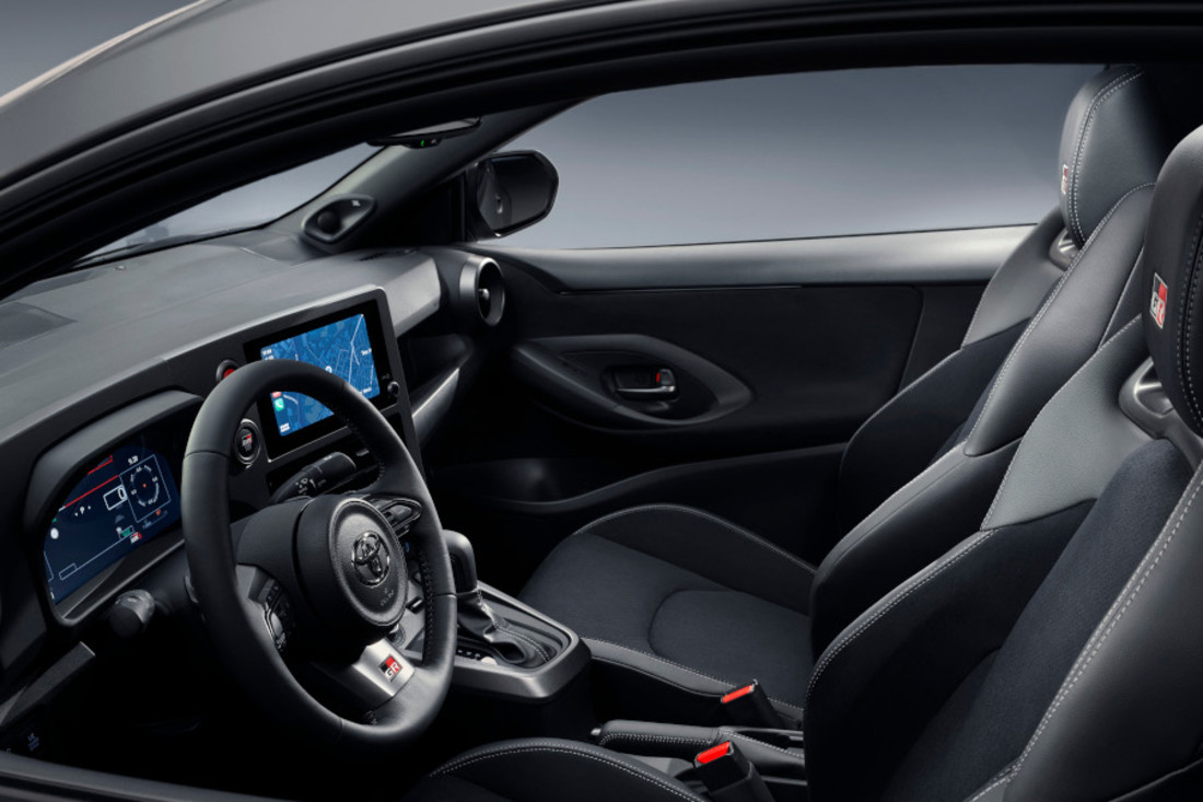 interior-toyota-gr-yaris-2024 (12).jpg