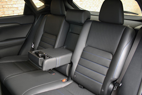 Lexus NX 300h 2021 : essai routier Body Image