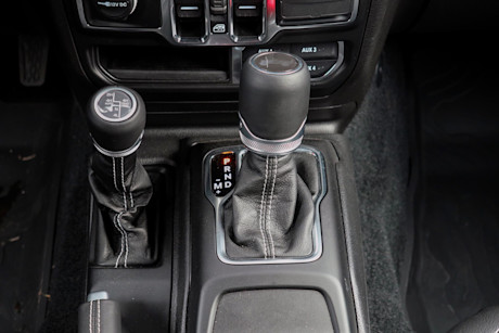 Editorial 2023 jeep wrangler sahara 4xe 32 jm