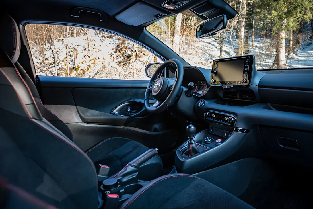Toyota-GR-Yaris-2021-Cockpit Toyota-GR-Yaris-2021-Cockpit