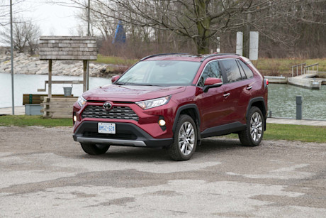 Editorial 2019 toyota rav4 limited awd 02 jw