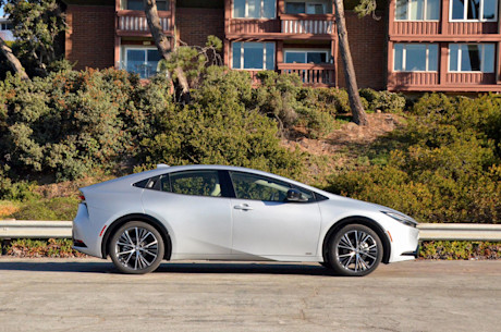 Editorial 2023 toyota prius xle awd 03 va fr