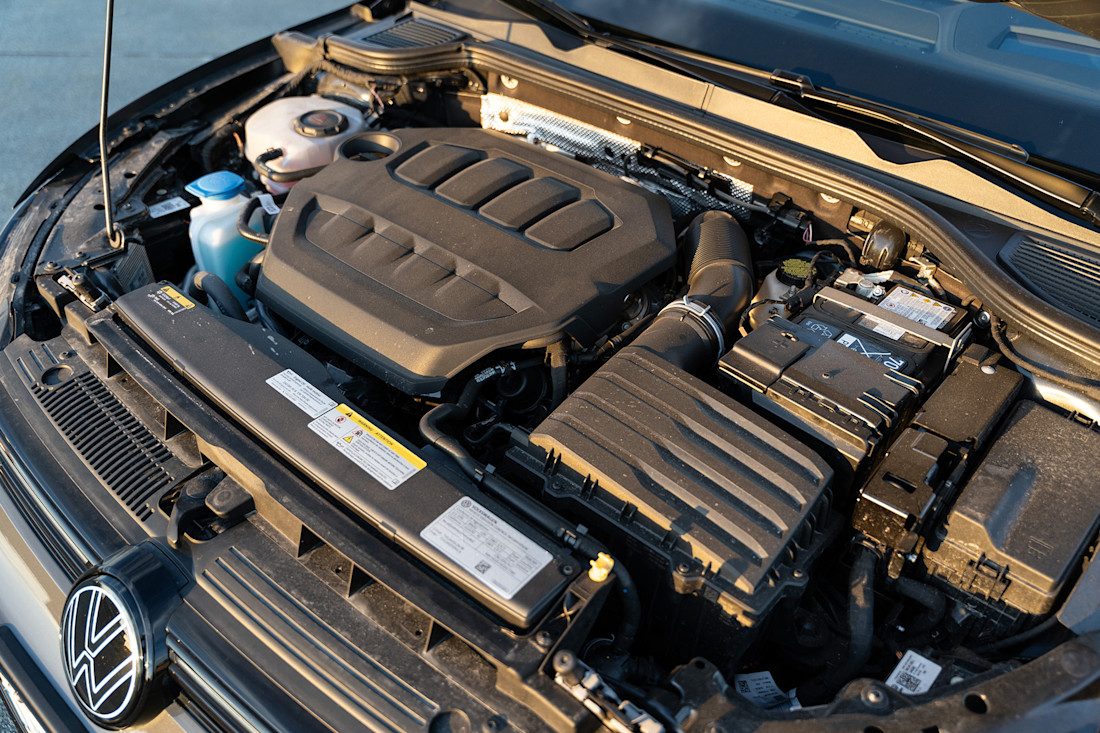 2026 Subaru Uncharted vs Volkswagen Golf R - NF - JW - 260807 - 8.jpg