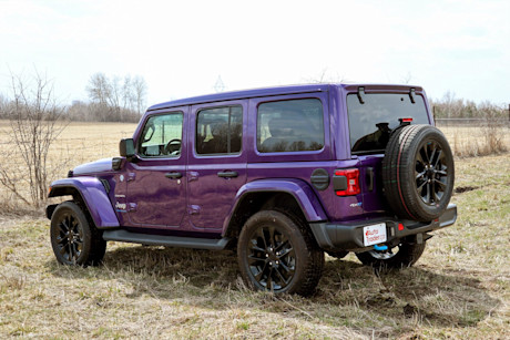 Editorial 2023 jeep wrangler sahara 4xe 08 jm