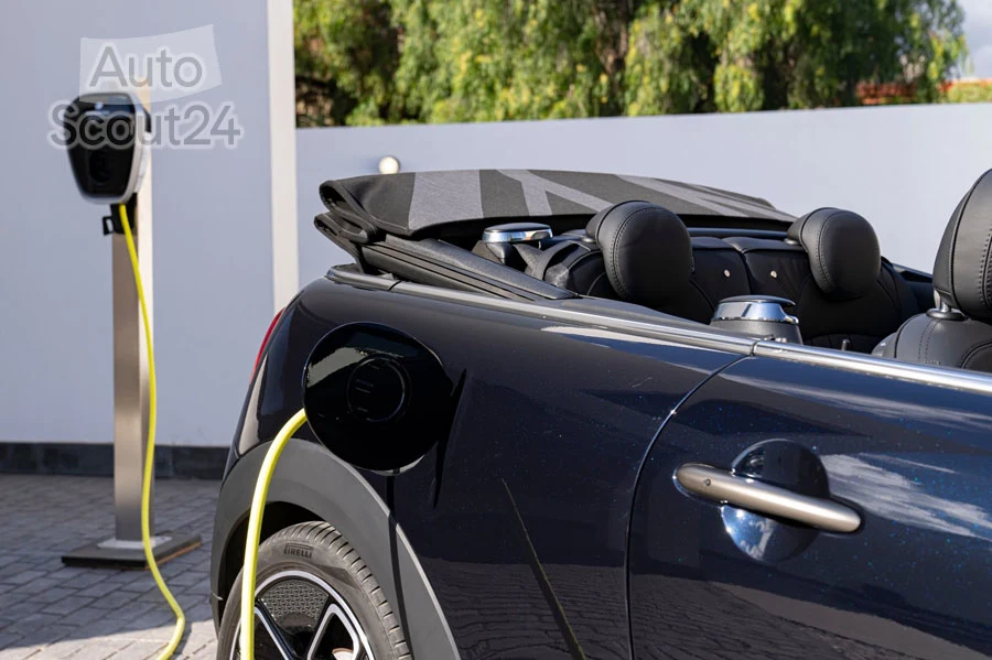 Mini-Cooper SE Convertible-2023-1600-a6