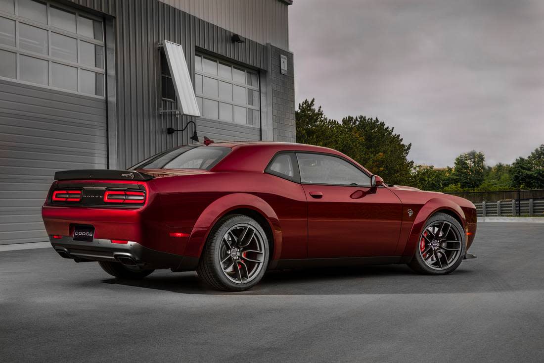 1CxUh2QBsFeJVZ8vZY29KI-0ed04b2776323667950dbfcdf30c45f8-dodge-challenger-bakc-1100
