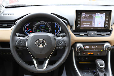 Editorial 2019 toyota rav4 hybrid limited 09 ts