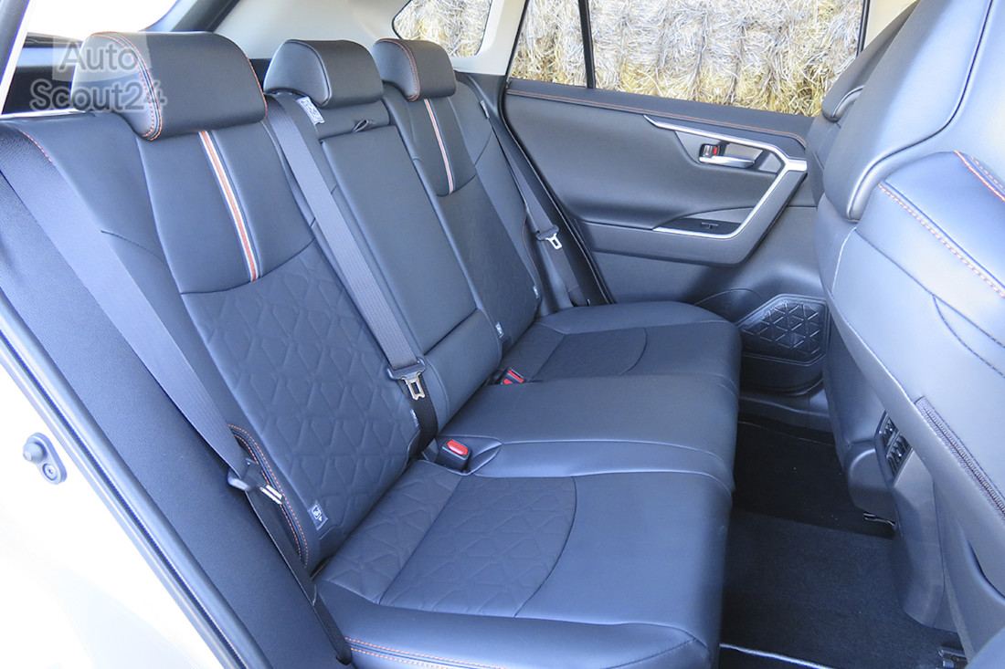 toyota rav 4 hybrid 11.JPG