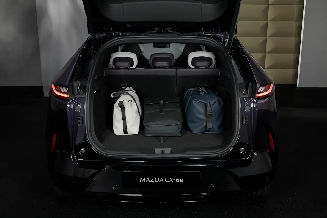 Mazda CX 6e Germany int (50)