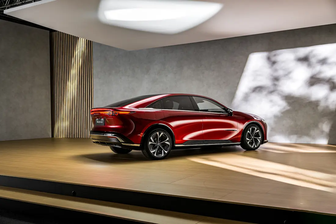 waarom-de-mazda-6e-met-kleine-batterij-beter-is-voor-lange-ritten-2025-03 waarom-de-mazda-6e-met-kleine-batterij-beter-is-voor-lange-ritten-2025-03