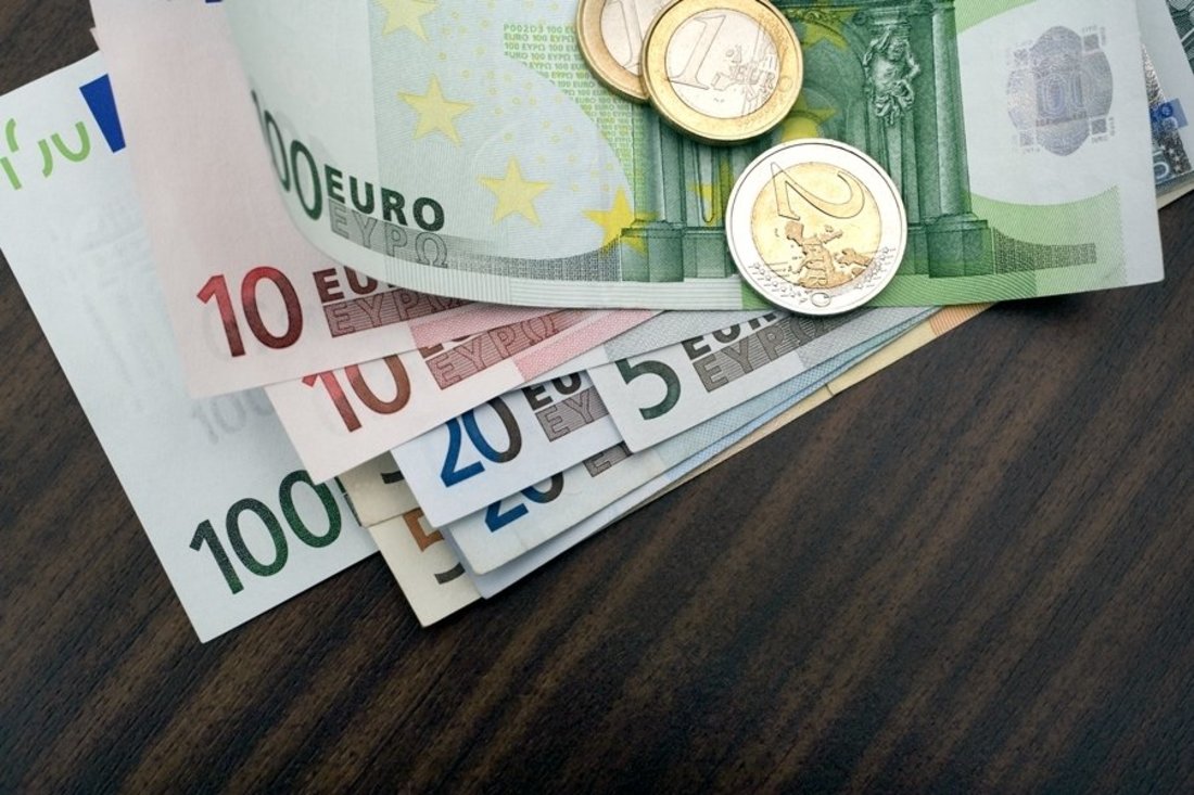 25 jaar euro: in 1999 kostten deze vette auto's ruim 50.000 gulden - minder dan een VW Polo nu