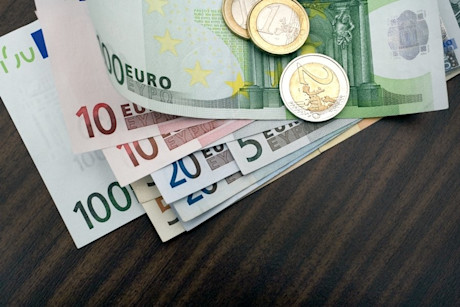 25 jaar euro: in 1999 kostten deze vette auto's ruim 50.000 gulden - minder dan een VW Polo nu