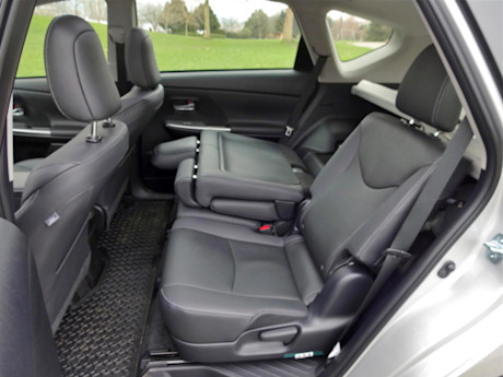 Editorial 2015 toyota prius v sh 20