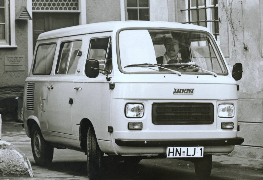 7ofFCTCi3e2vFlDWkz52U9-a60b714f1a7d992ef8a0653d021ce2ae-fiat-900-front-1100