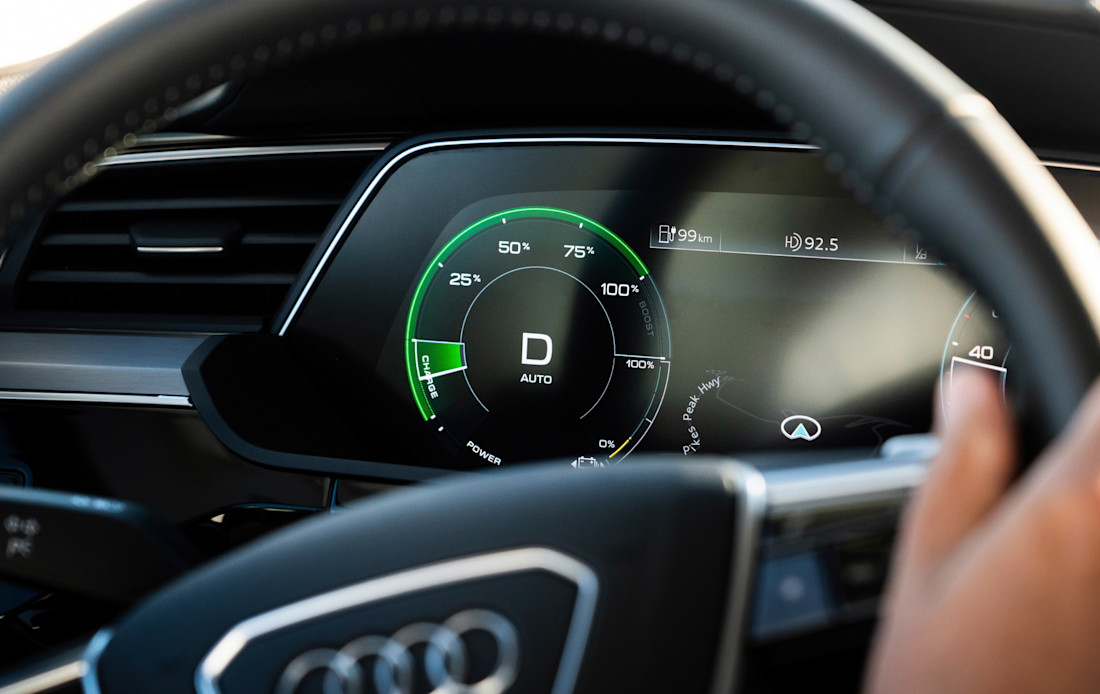 Durch Rekuperation im Auto Energie zurückgewinnen