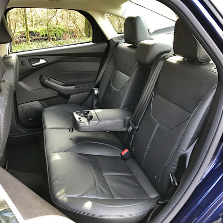 Editorial 2017 ford focus titanium sedan 12 gw