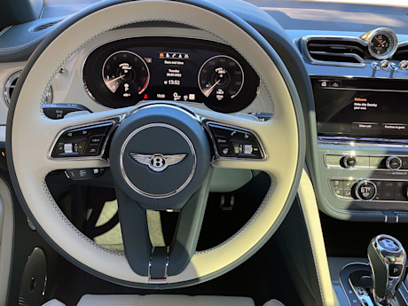Editorial 2023 bentley bentayga 27 sb