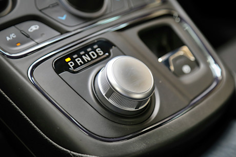 Editorial 2015 chrysler 200 s ts 21 2659