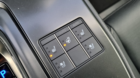 Lexus UX 300h 2025 : essai routier Image