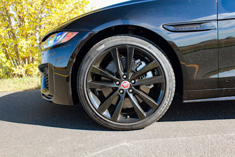 Editorial 2020 jaguar xe p300 r dynamic 08 pb
