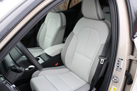 Volvo EX30 2025 vs Volvo EX40 2025 – Quel est le meilleur choix pour vous? Body Image