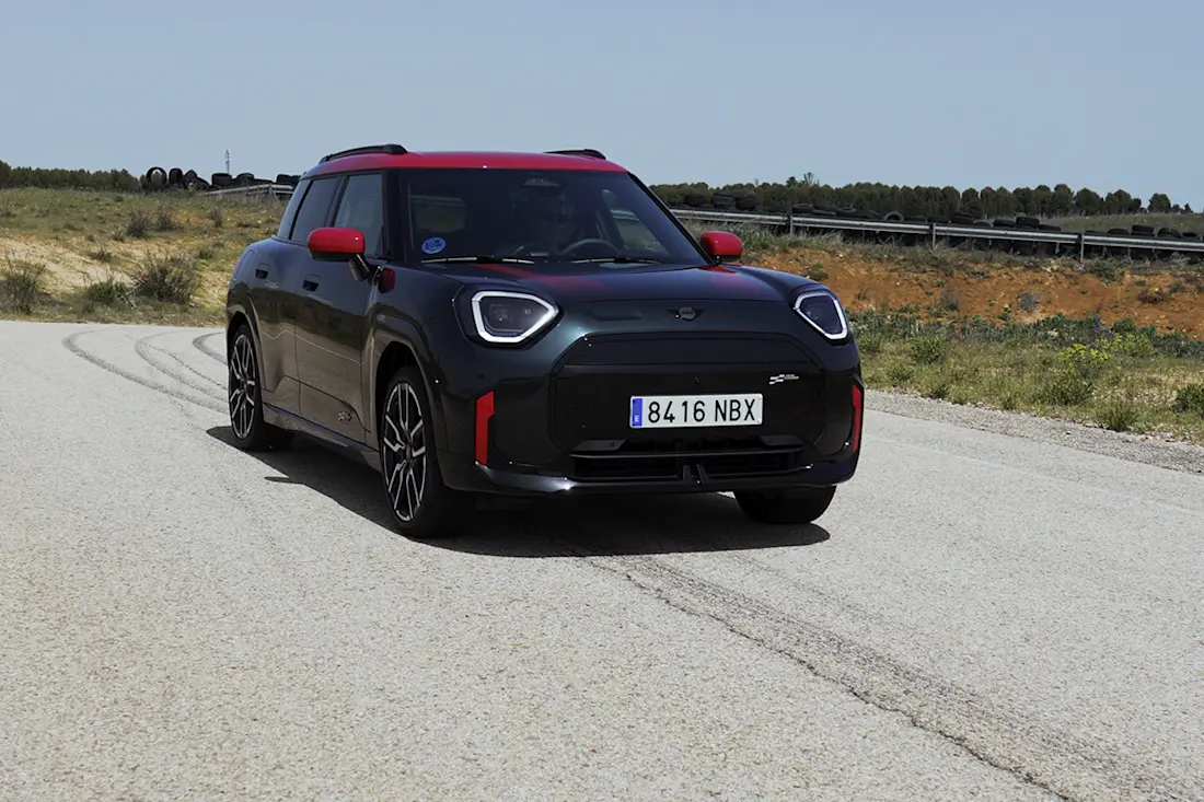 mini-aceman-john-cooper-works-2026 (1)