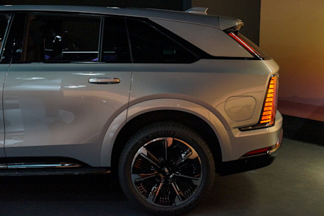 Editorial 2025 cadillac escalade iq preview jv 241003 5