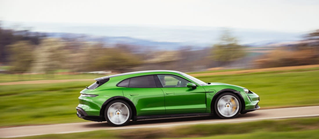 porsche-taycan-cross-turismo-side-1100