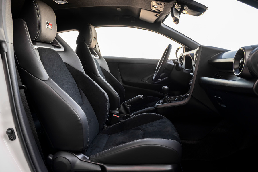 interior-toyota-gr-yaris-2024 (4).jpg