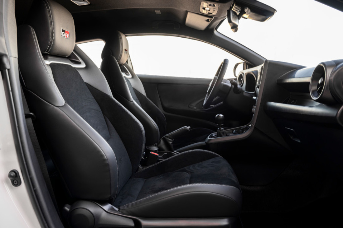 interior-toyota-gr-yaris-2024 (4).jpg