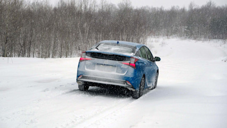 Editorial 2020 toyota prius technology awd e 07 jp
