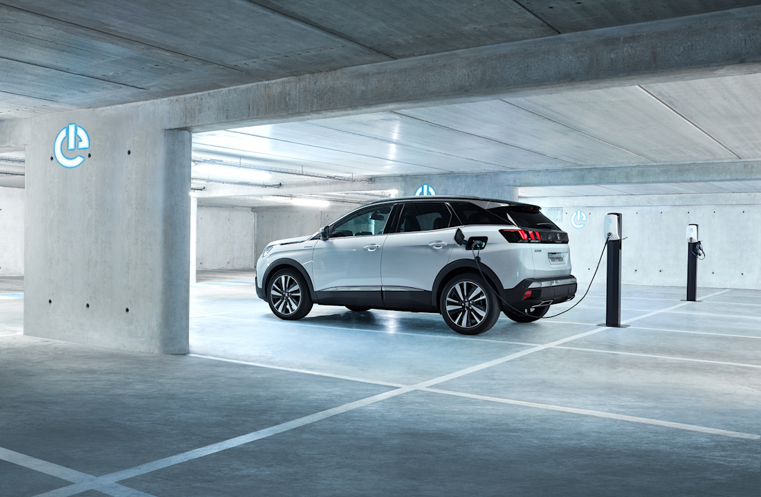 PEUGEOT_3008PHEV_HY4_1809PB_001_0.jpg