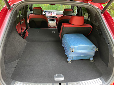 Editorial 2026 genesis gv70 35t sport awd fd pb 250405 23