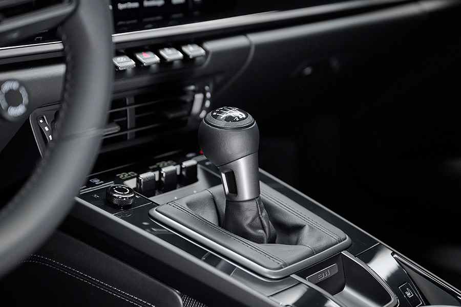 Porsche-911-T-2022-interior-autoscout24 (18).jpg