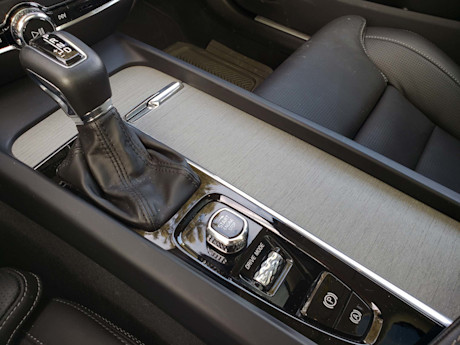 Editorial 2019 volvo v60 inscription 23 sw
