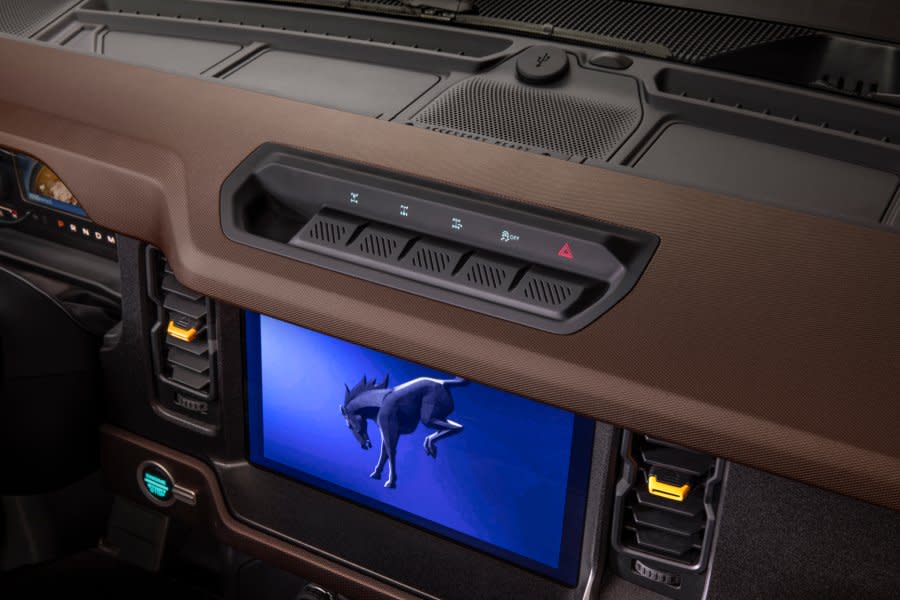 Bronco_2dr_Interior_06 (1).jpg