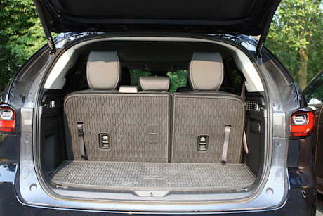 Match comparatif des VUS intermédiaires hybrides rechargeables, Édition 2024: Mazda CX-90 PHEV 2024 vs Mazda CX-70 PHEV 2025 Image