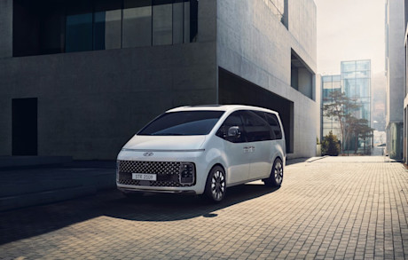 hyundai-staria-front