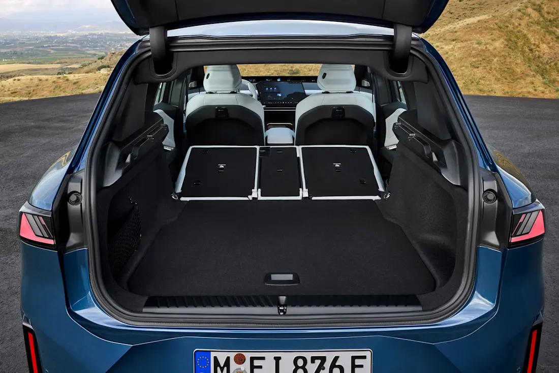bmw-ix3-2026-seite-cockpit-kofferraum