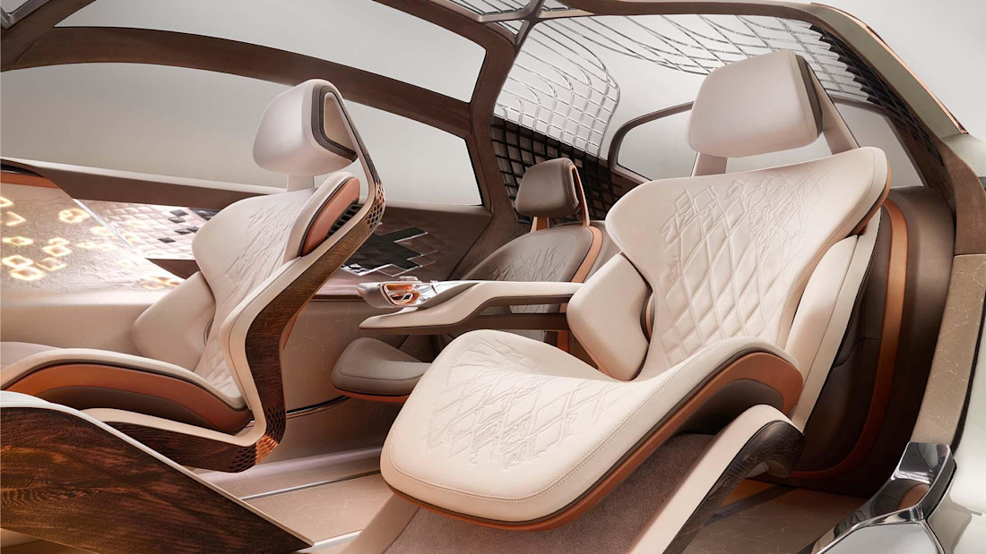 eerste-ev-van-bentley-moet-wachten-eerst-maar-eens-een-v8-met-stekker-2024-04.jpg