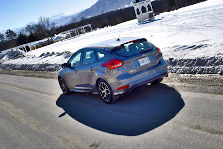 Editorial 2015 ford focus se hatchback jp 05