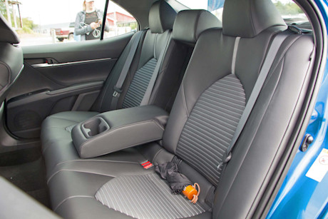 Editorial 2018 toyota camry se hybrid 14 ew