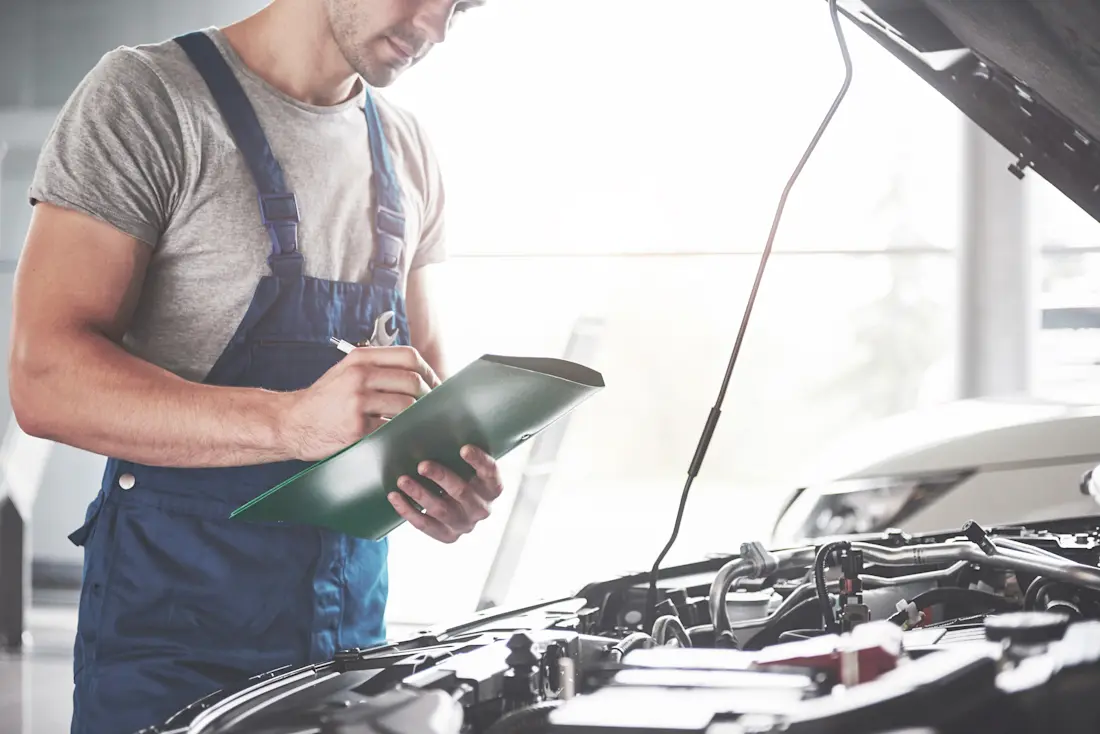 Im Serviceheft werden von der Werkstatt alle Inspektionen und Wartungsservices eingetragen.  Im Serviceheft werden von der Werkstatt alle Inspektionen und Wartungsservices eingetragen.