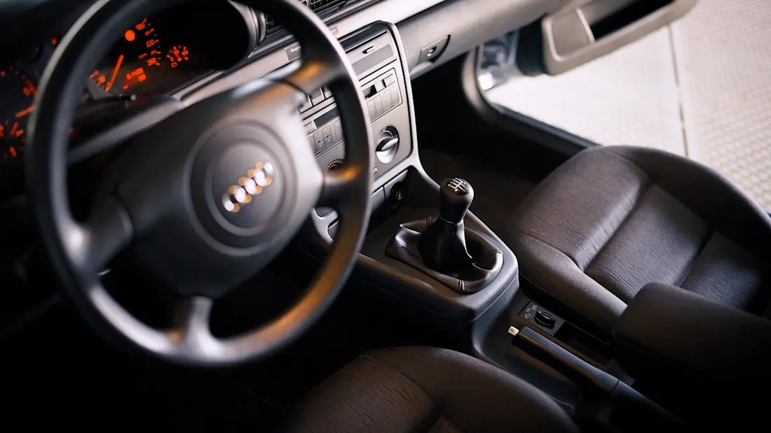 audi-a4-duo-1996-front-cockpit