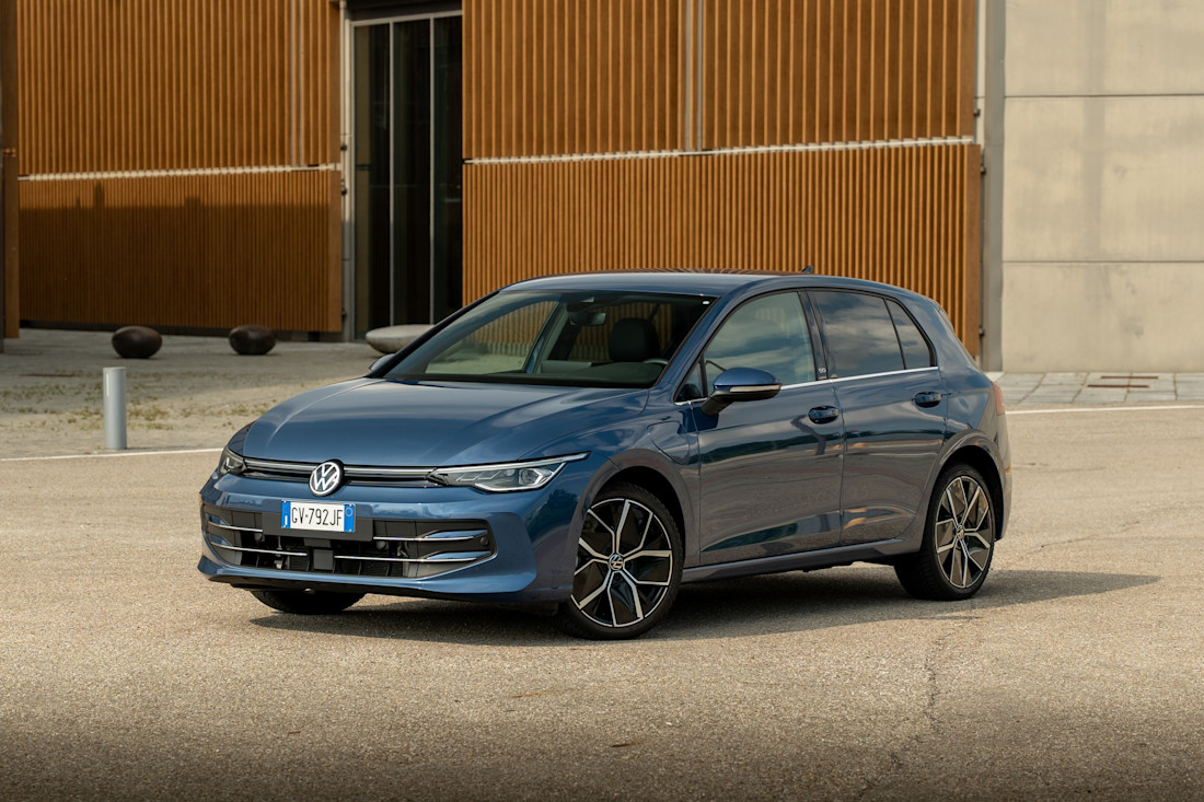 Prova Volkswagen Golf 2025: la storica compatta ora è una (vera) ibrida